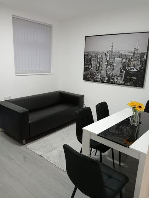 Villa Roovi'S Nest à Nottingham Extérieur photo